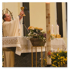 don Andrea durante la consacrazione
